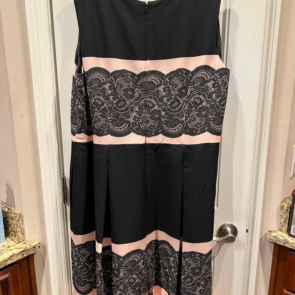 Tahari Black and Pink Lace Print Dress Sz 16w - Picture 3 of 7